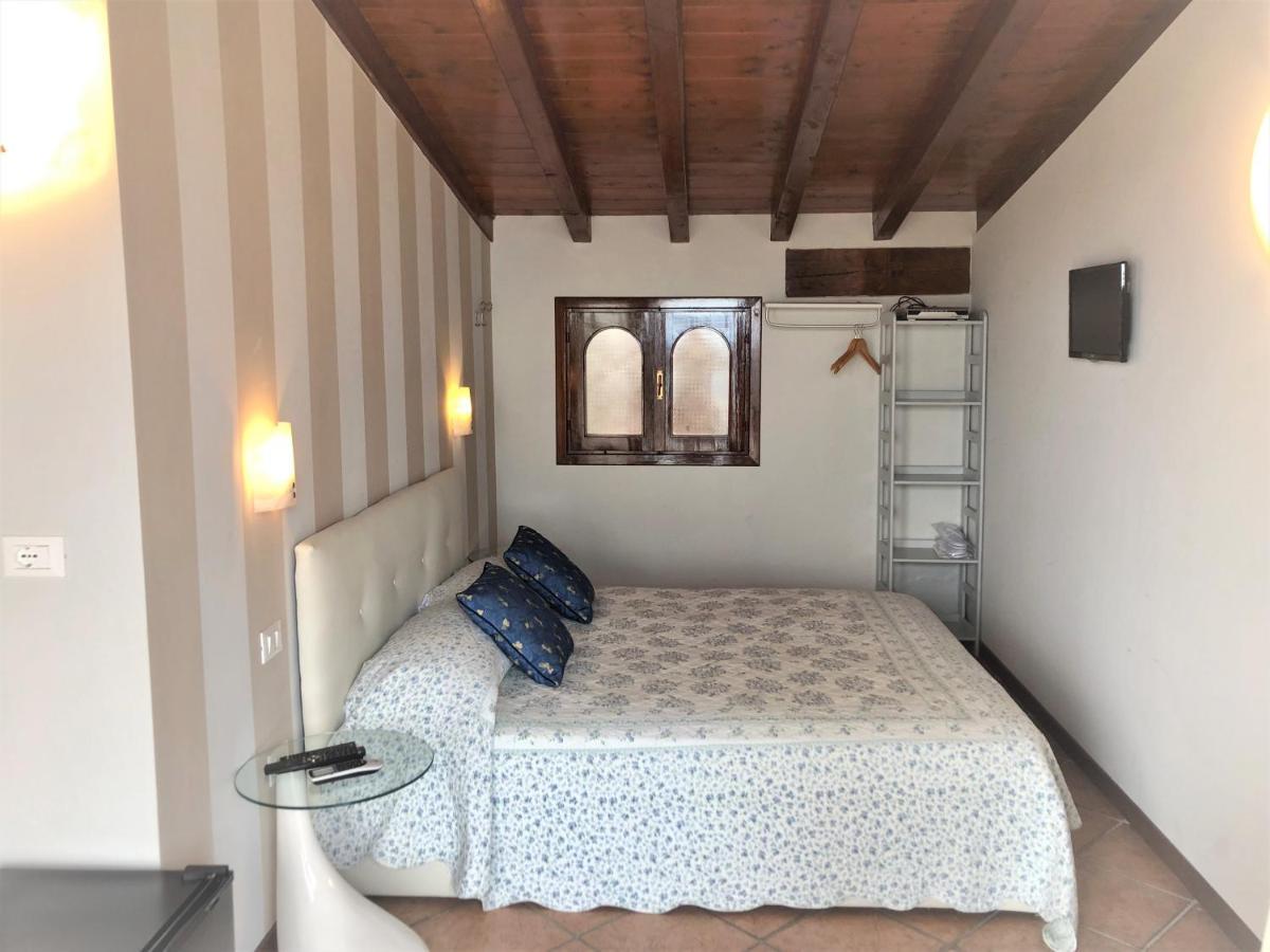 פאדנג'ה סול גארדה Villa Garuti Village מראה חיצוני תמונה