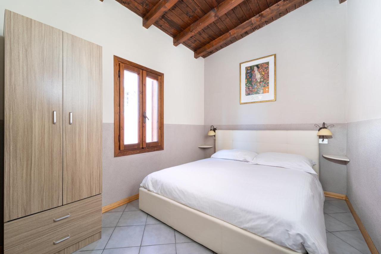 פאדנג'ה סול גארדה Villa Garuti Village מראה חיצוני תמונה