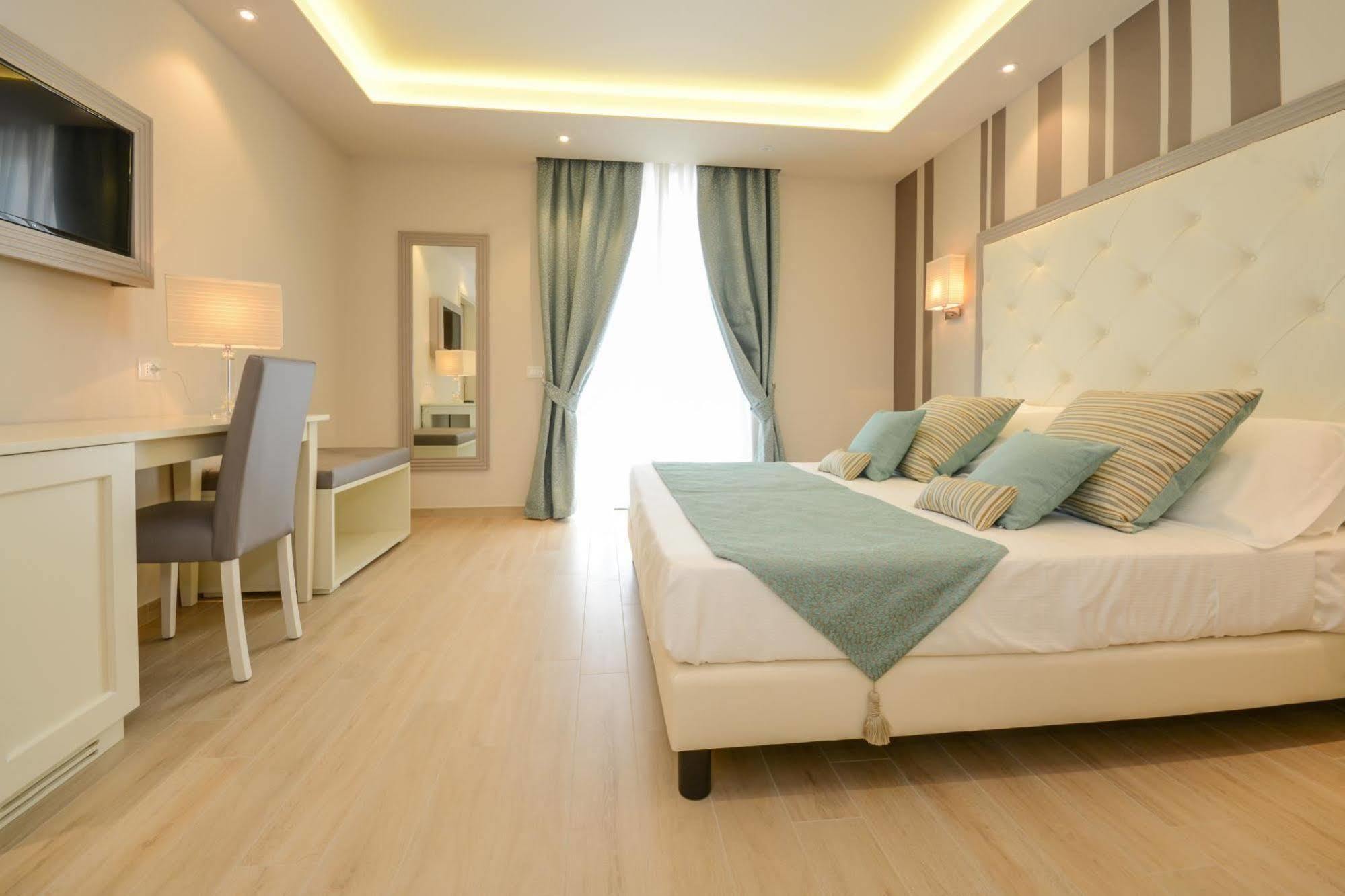 פאדנג'ה סול גארדה Villa Garuti Village מראה חיצוני תמונה
