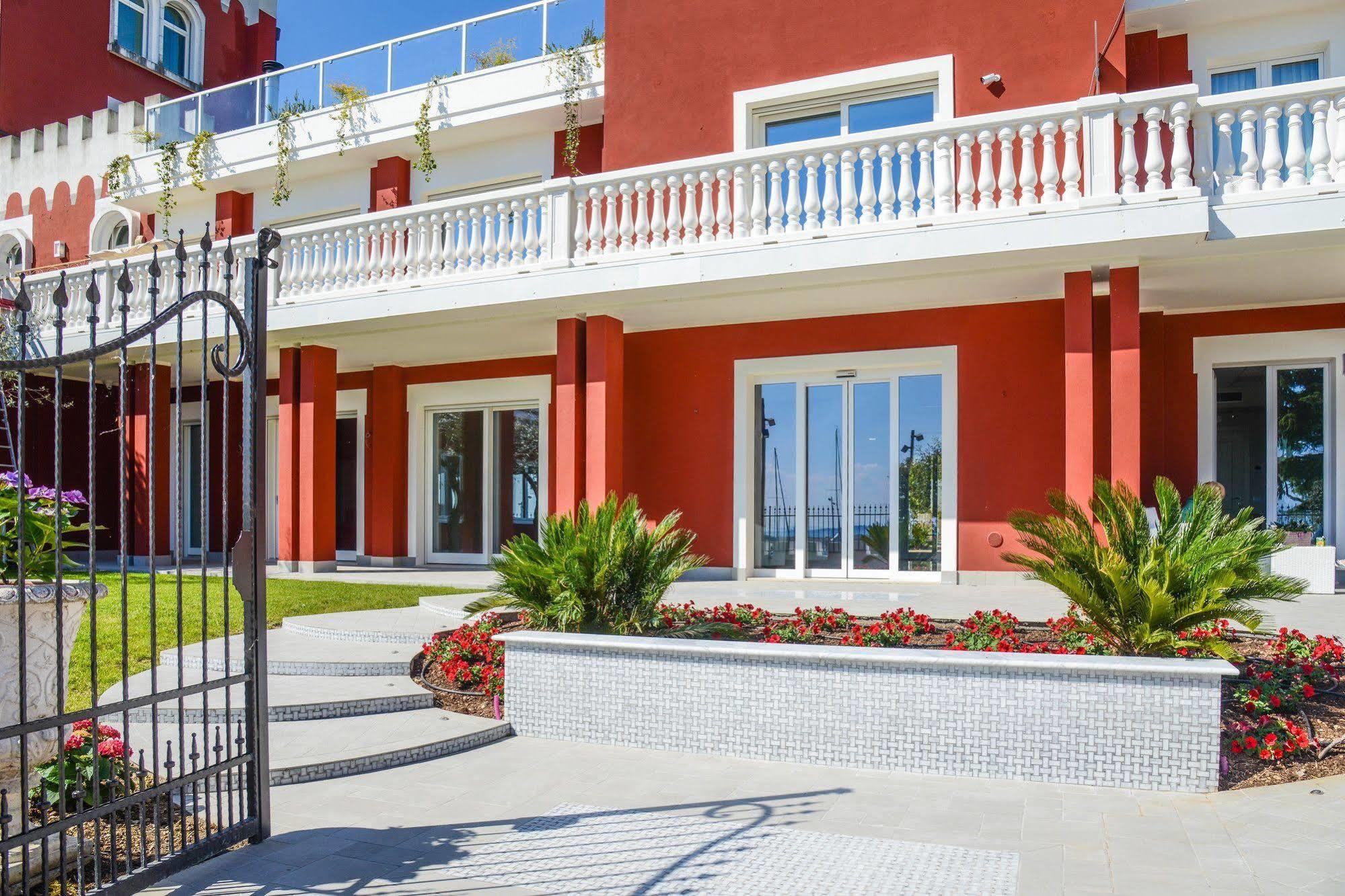 פאדנג'ה סול גארדה Villa Garuti Village מראה חיצוני תמונה