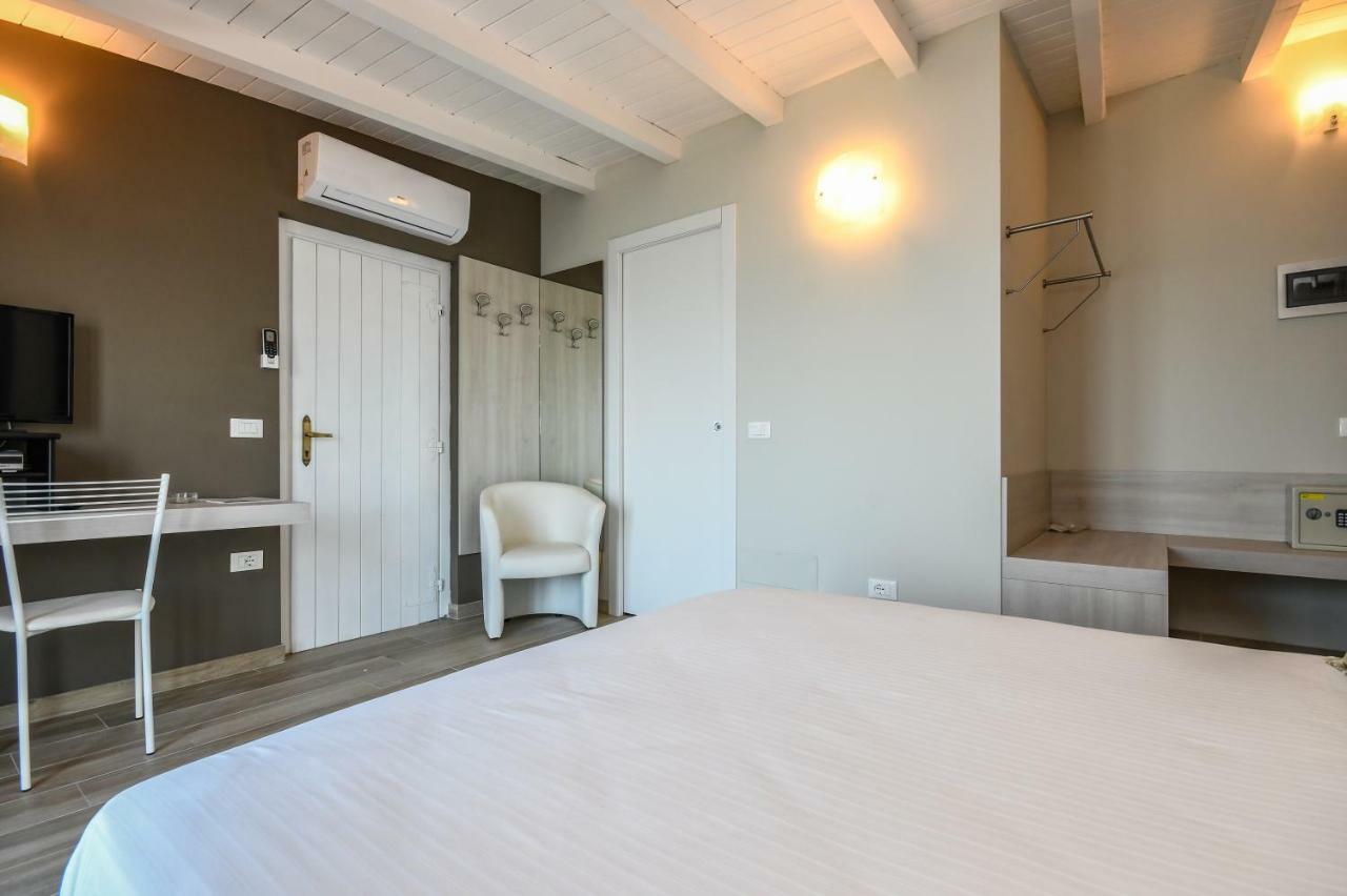 פאדנג'ה סול גארדה Villa Garuti Village מראה חיצוני תמונה