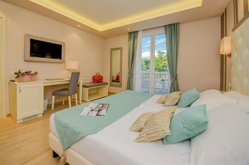 פאדנג'ה סול גארדה Villa Garuti Village מראה חיצוני תמונה