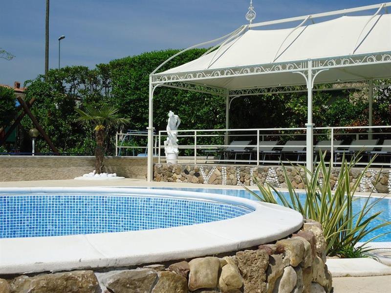 פאדנג'ה סול גארדה Villa Garuti Village מראה חיצוני תמונה